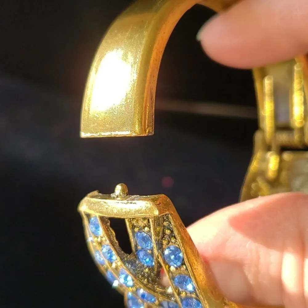 VNTG Goldtone Two-toned Blue Rhinestone Bracelet